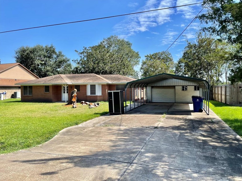 1613 Alena Rd, Angleton, TX 77515