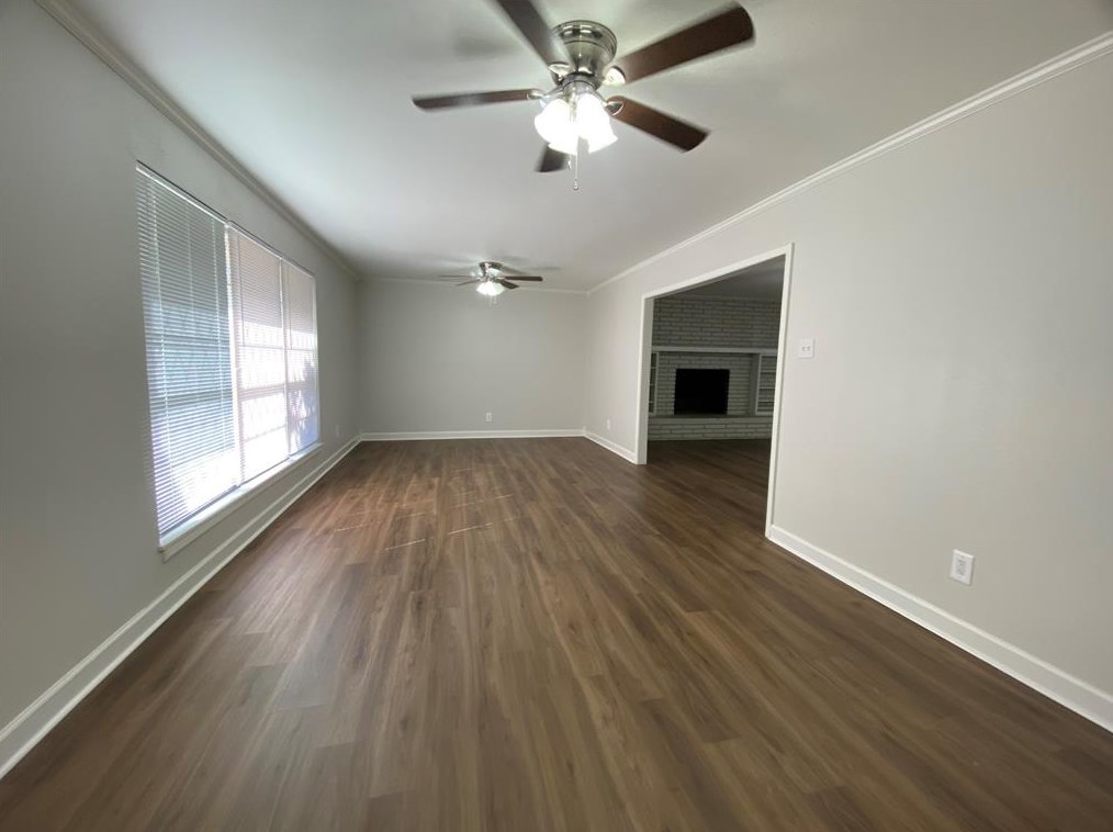 1103 E Cedar St, Angleton, TX 77515