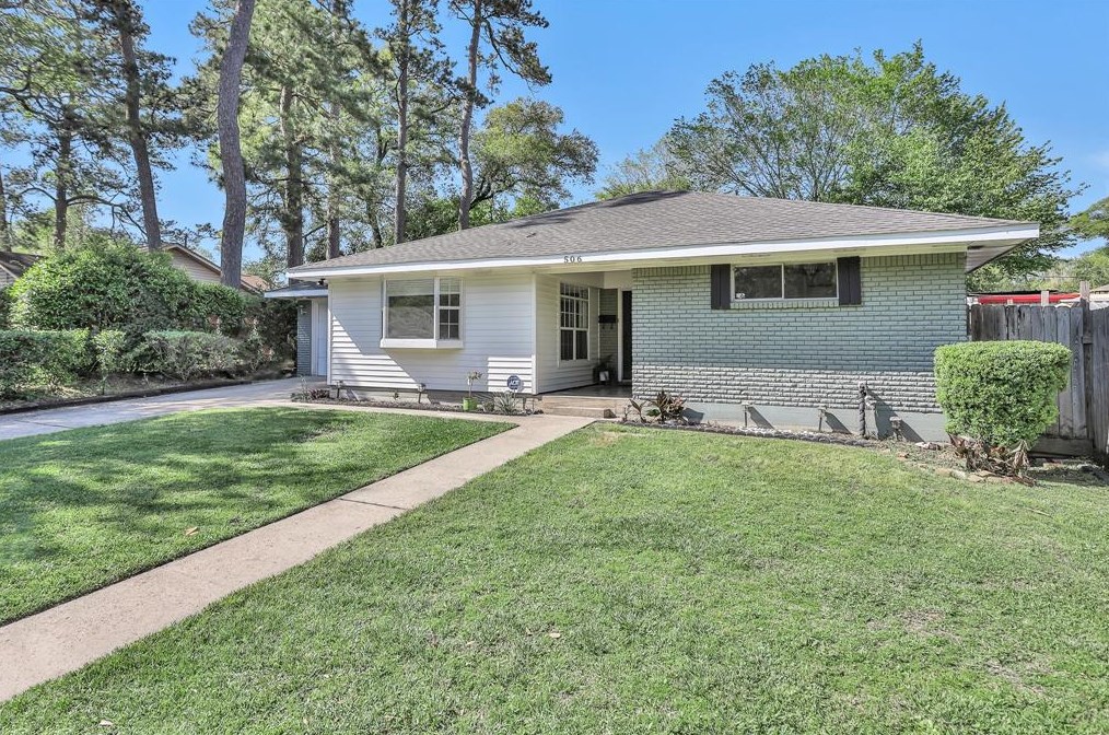 506 Hilliard St, Conroe, TX 77301