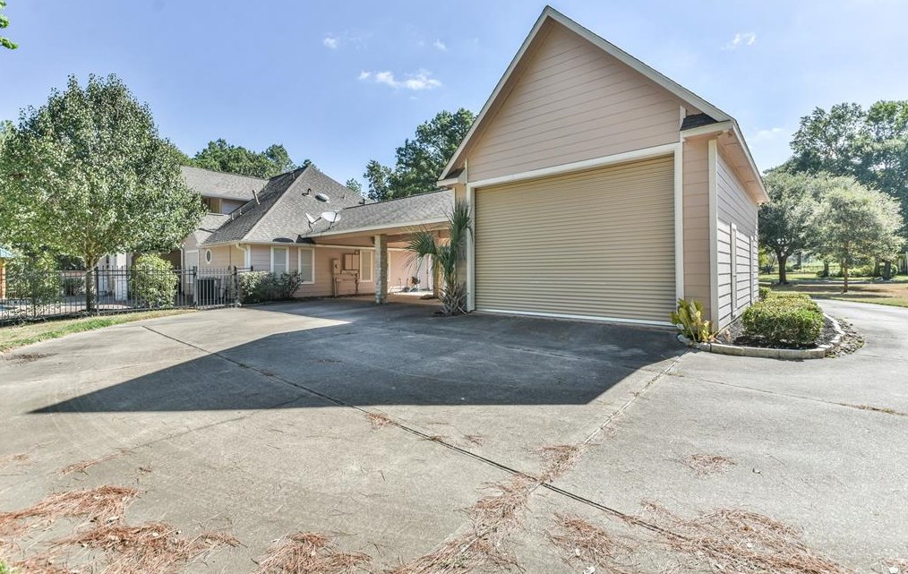 22521 Three Pines Dr, Hockley, TX 77447-7081
