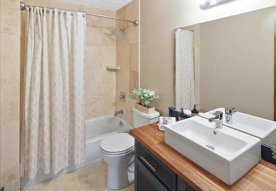 2806 Briarcreek Ct, Bryan TX  77802-2106 exterior