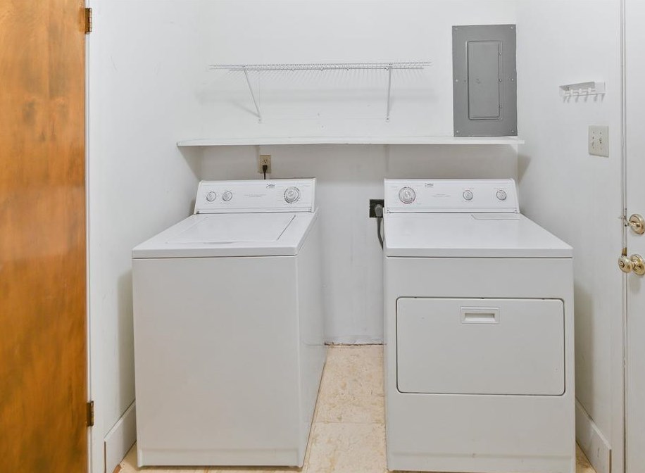 2806 Briarcreek Ct, Bryan TX  77802-2106 exterior