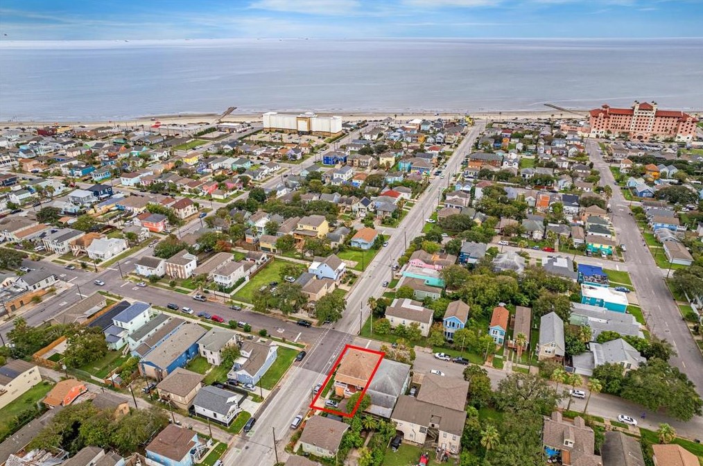 1902 Ursuline St, Galveston, TX 77550