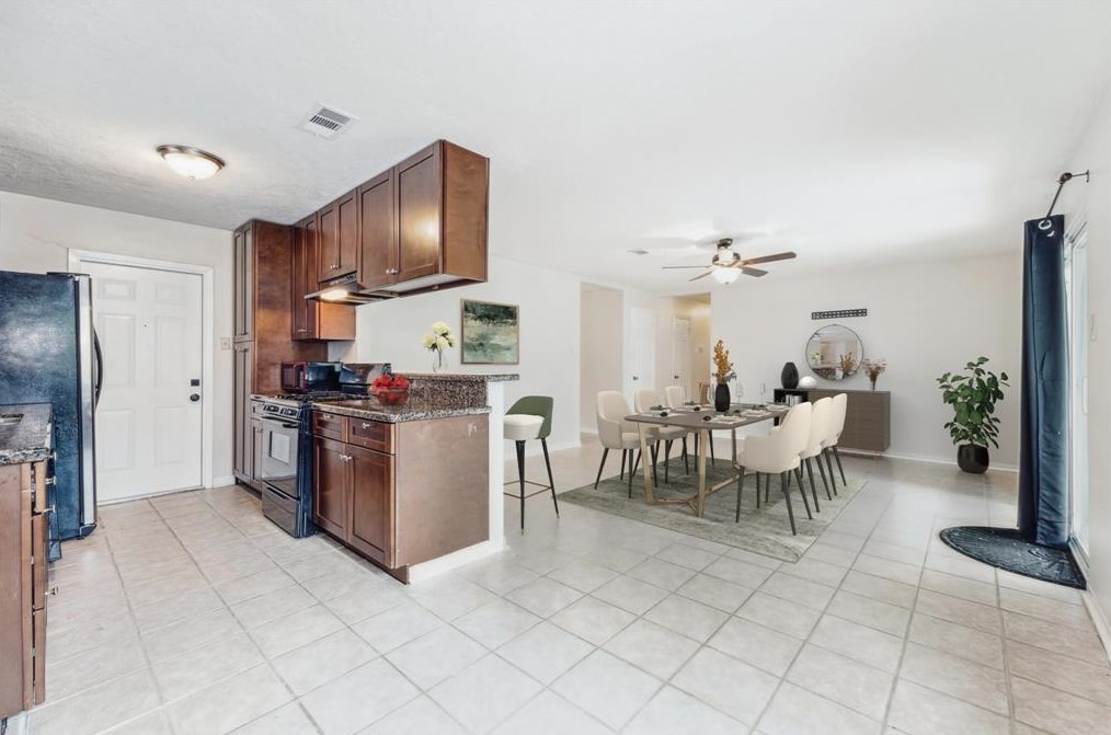 842 Wavecrest Ln, Houston TX  77062-4233 exterior