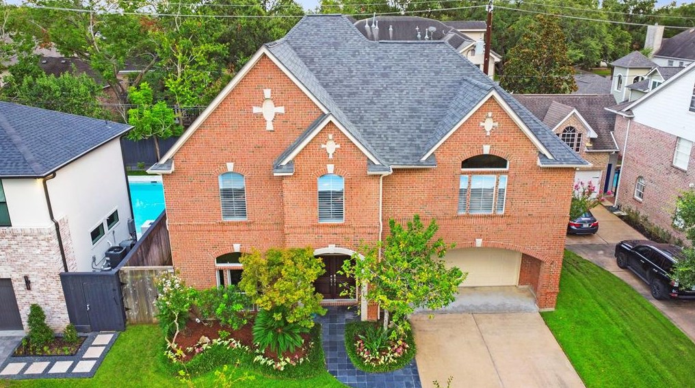 106 Whipple Dr, Bellaire, TX 77401