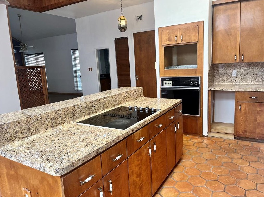 11114 Midhurst Dr, Houston TX  77072-1930 exterior