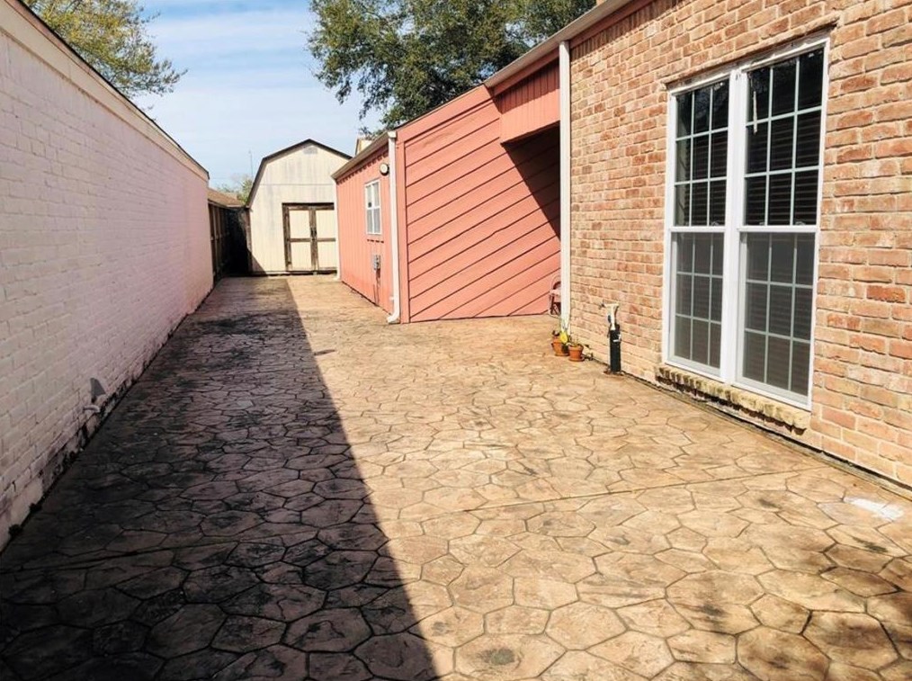 11114 Midhurst Dr, Houston, TX 77072
