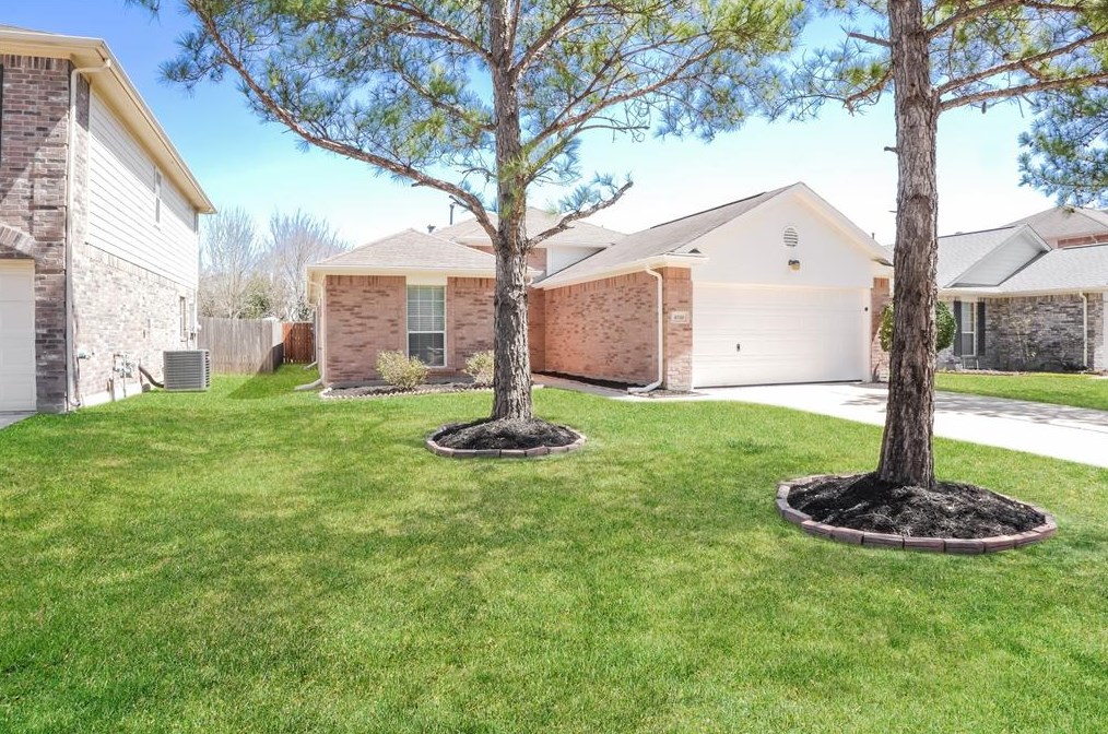 6730 Enchanted Crest Dr, Katy, TX 77449