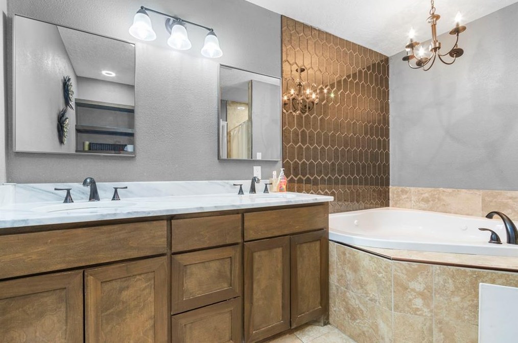 6614 Scribner Rd, Houston TX  77074-6422 exterior