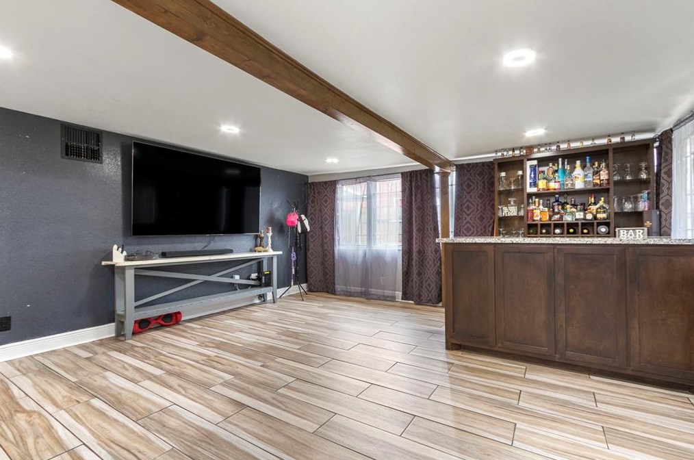 6614 Scribner Rd, Houston TX  77074-6422 exterior