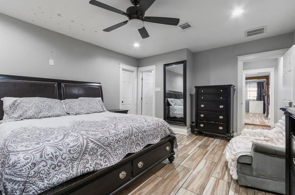 6614 Scribner Rd, Houston TX  77074-6422 exterior