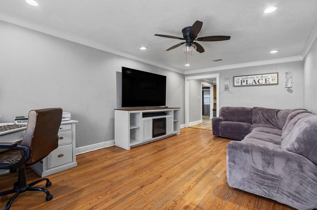 6614 Scribner Rd, Houston TX  77074-6422 exterior