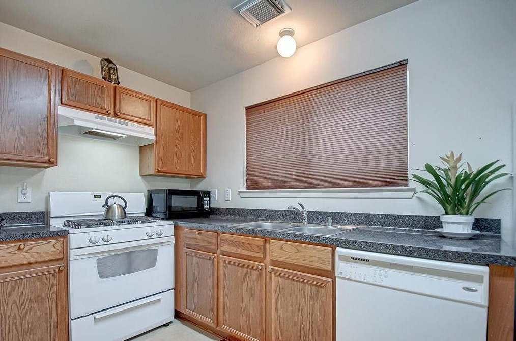 11915 Chanteloup Dr, Houston TX  77047-4443 exterior