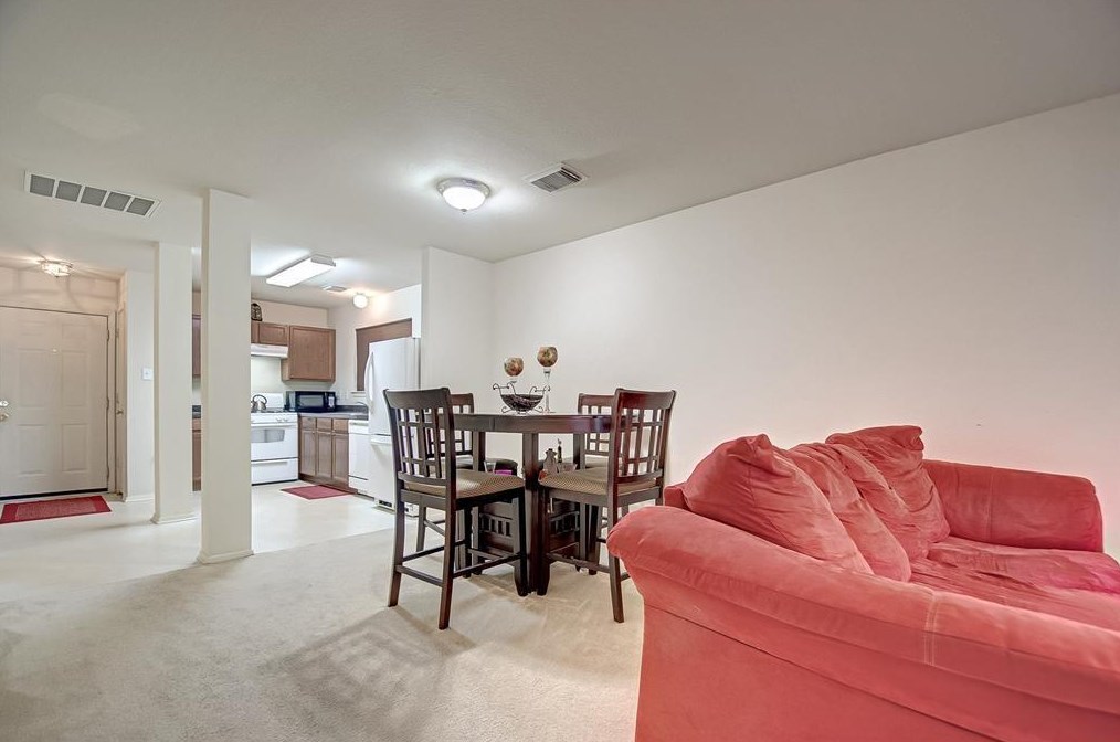 11915 Chanteloup Dr, Houston TX  77047-4443 exterior