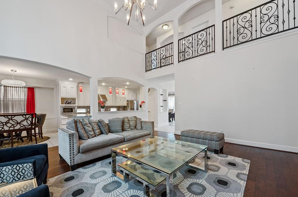 11107 Sherwood Garden Dr, Houston, TX 77043
