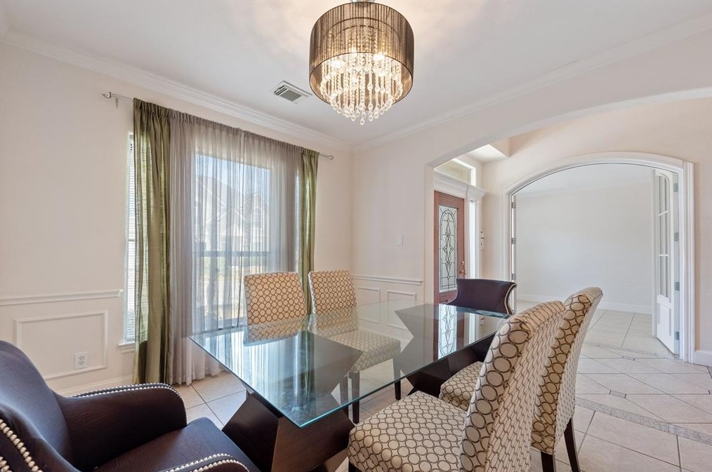 11107 Sherwood Garden Dr, Houston TX  77043-4696 exterior