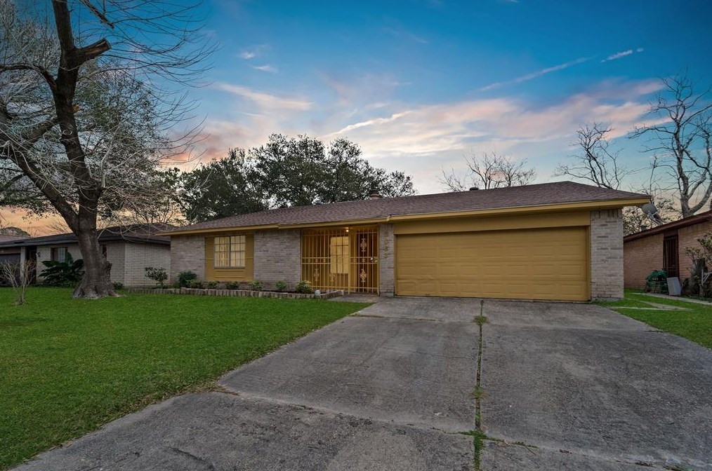 2063 Delphi Ln, Houston, TX 77067