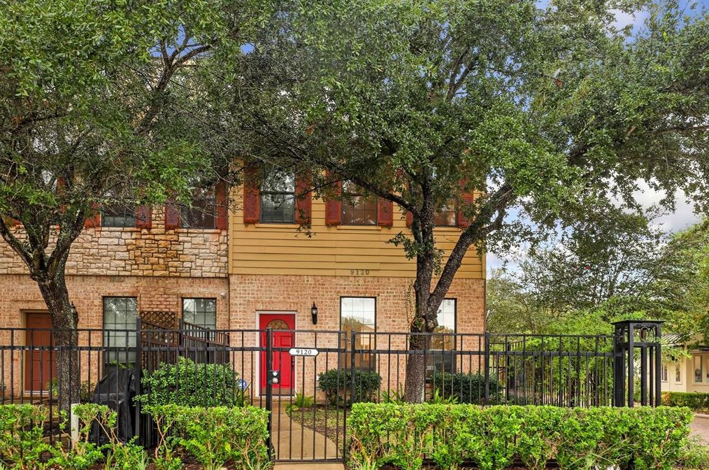 9120 Lk At 610 Dr, Houston TX  77054-2403 exterior