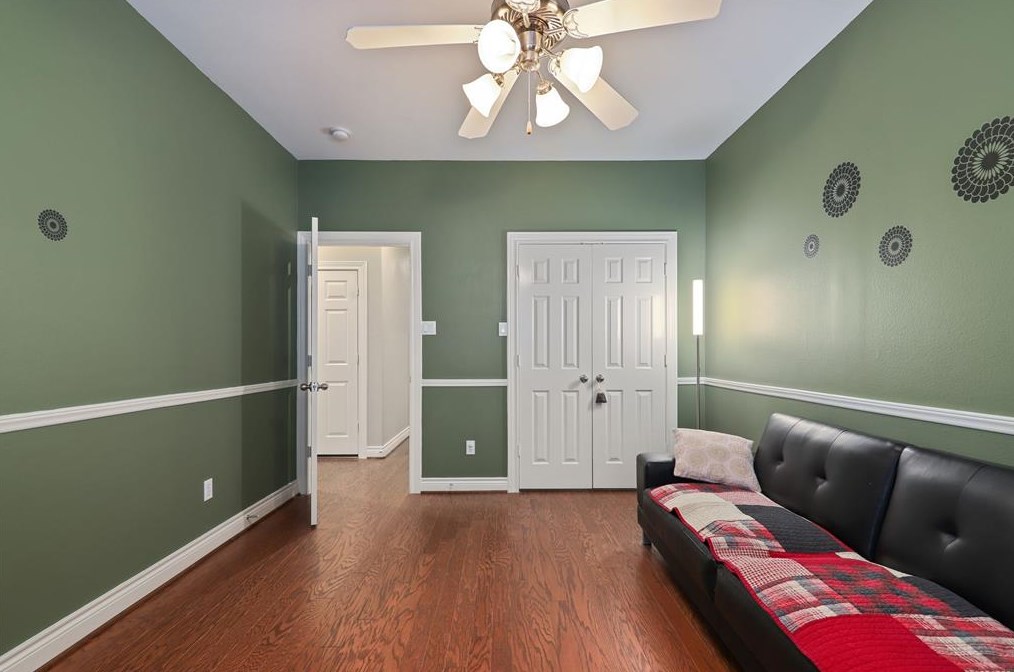 9120 Lk At 610 Dr, Houston TX  77054-2403 exterior