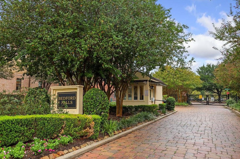 9120 Lk At 610 Dr, Houston TX  77054-2403 exterior