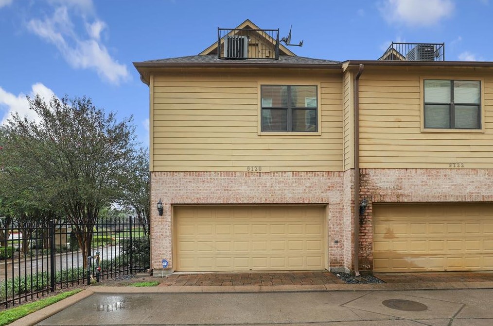 9120 Lk At 610 Dr, Houston TX  77054-2403 exterior