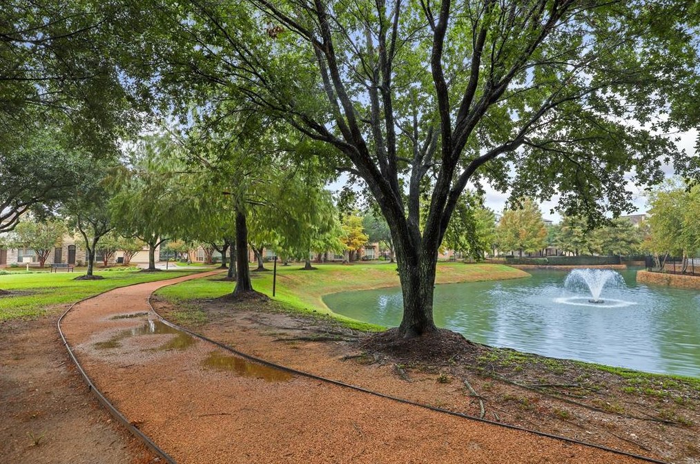 9120 Lk At 610 Dr, Houston TX  77054-2403 exterior