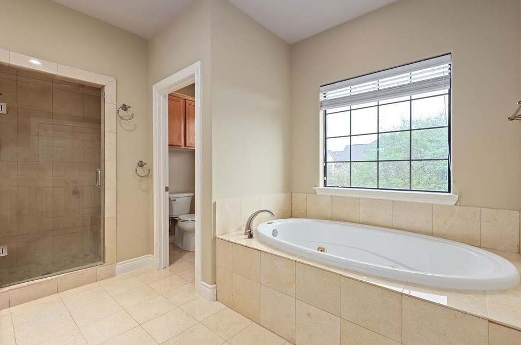 9120 Lk At 610 Dr, Houston TX  77054-2403 exterior