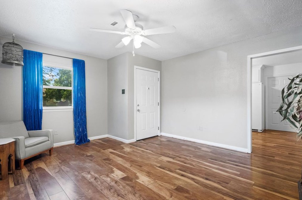 5914 Nina Lee Ln, Houston, TX 77092-5036