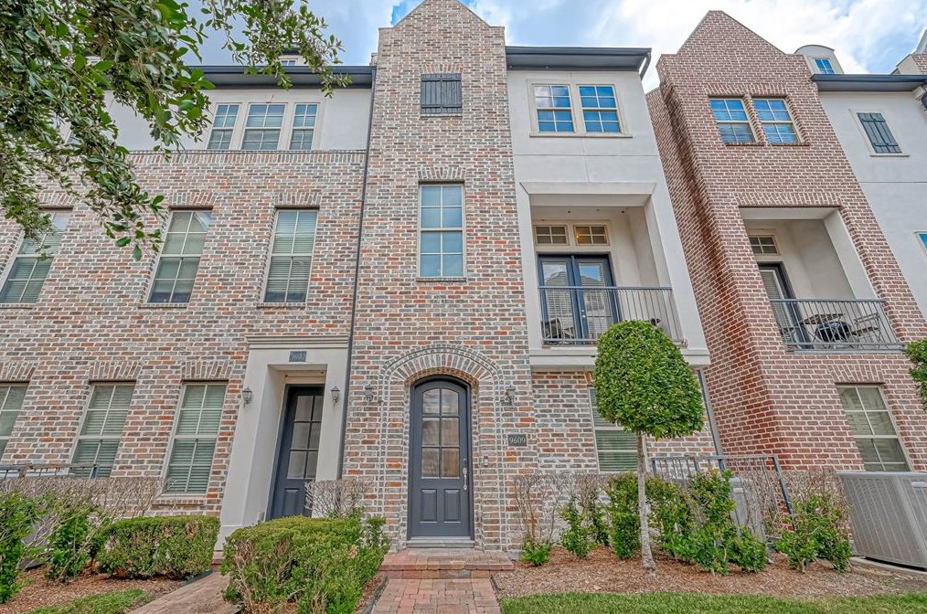 9609 Fannin Sta, Houston TX  77045-4654 exterior