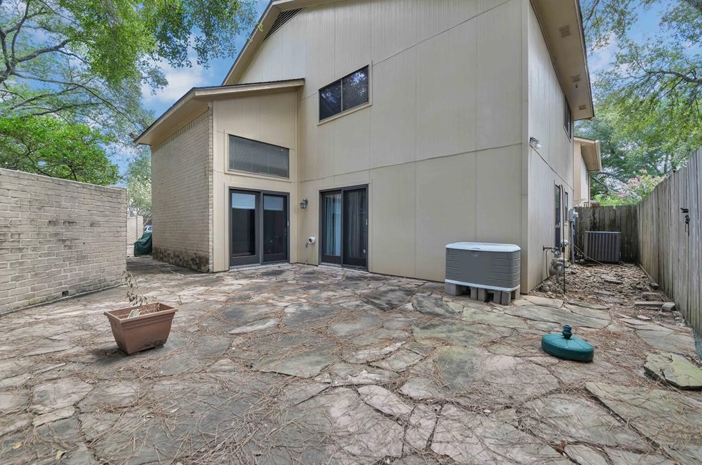 8009 Oakwood Frst Dr, Houston TX  77040-4431 exterior