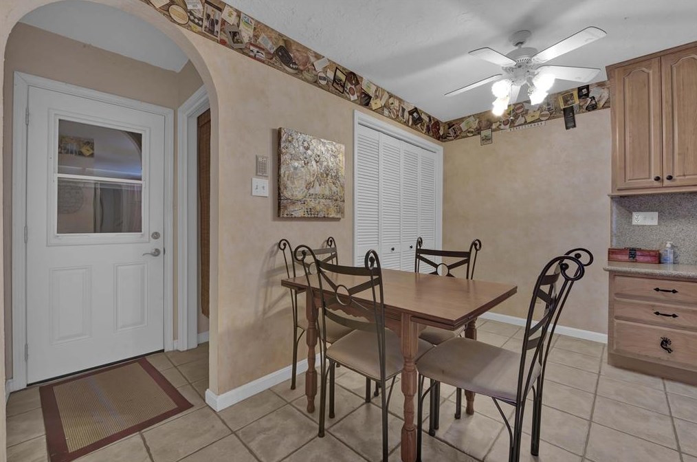 8009 Oakwood Frst Dr, Houston TX  77040-4431 exterior