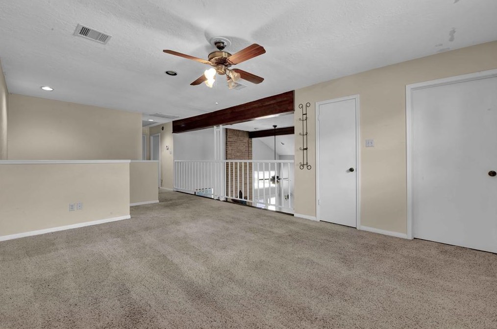 8009 Oakwood Frst Dr, Houston TX  77040-4431 exterior