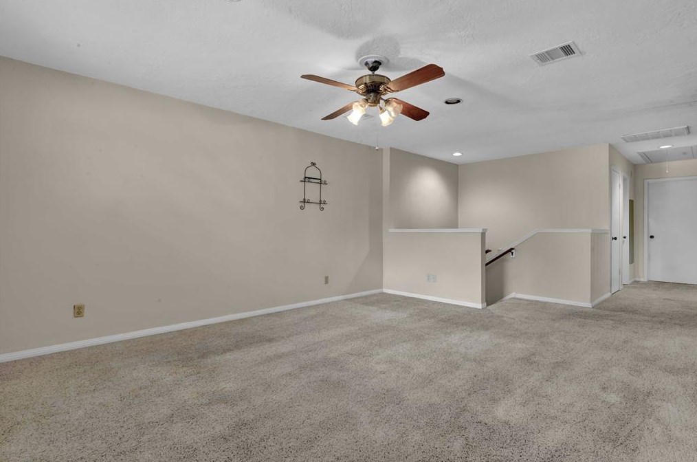 8009 Oakwood Frst Dr, Houston TX  77040-4431 exterior