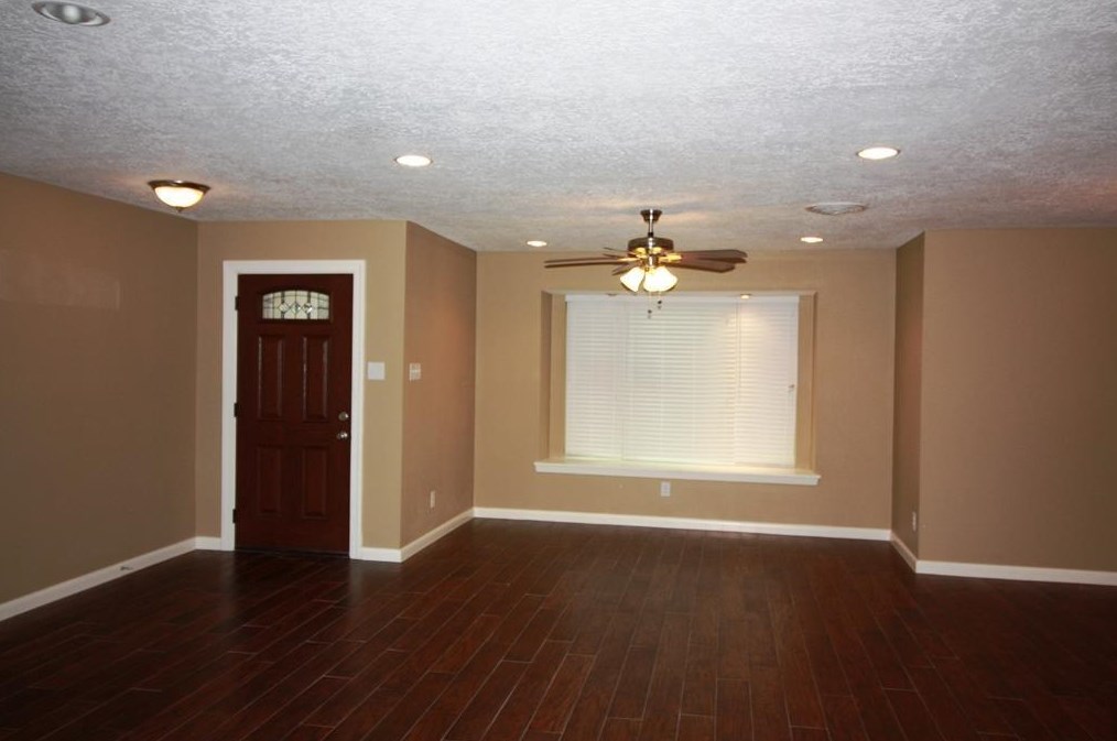 1766 Maux Dr, Houston TX  77043-3318 exterior