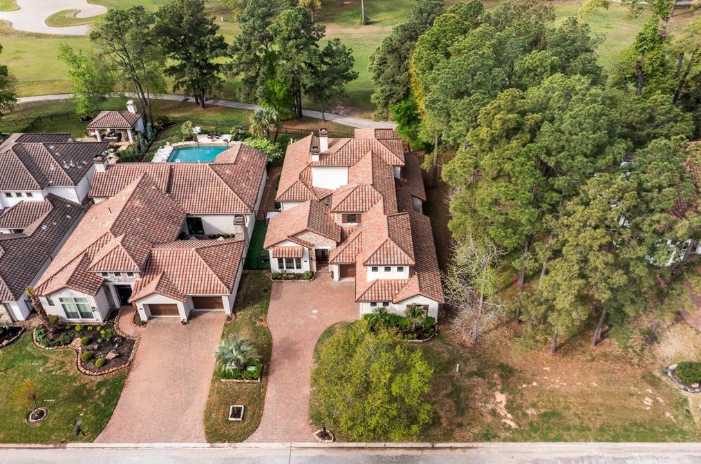 29 Shadow Creek Villas Loop, Spring TX  77389-4383 exterior