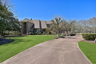 1208 Cowards Creek Dr, Friendswood, TX 77546 - Photo 2