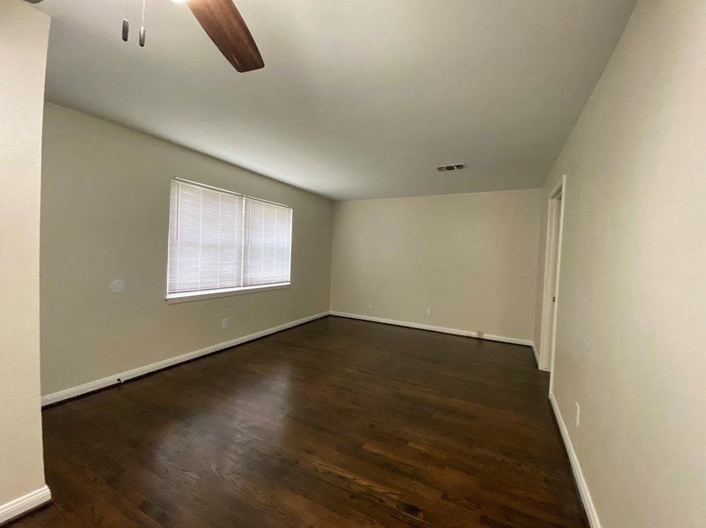1004 Meadowlane St, Angleton, TX 77515