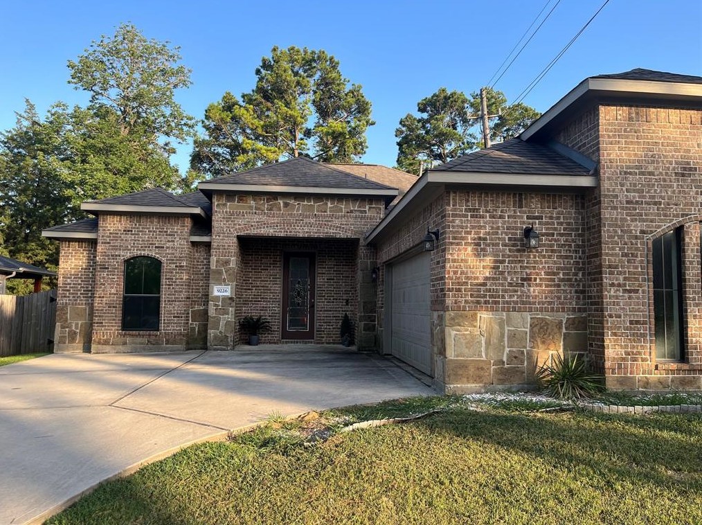 9226 Rolling Rapids Rd, Humble, TX 77346
