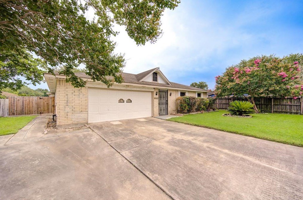 16327 Edgemont Dr, Houston, TX 77053-4417