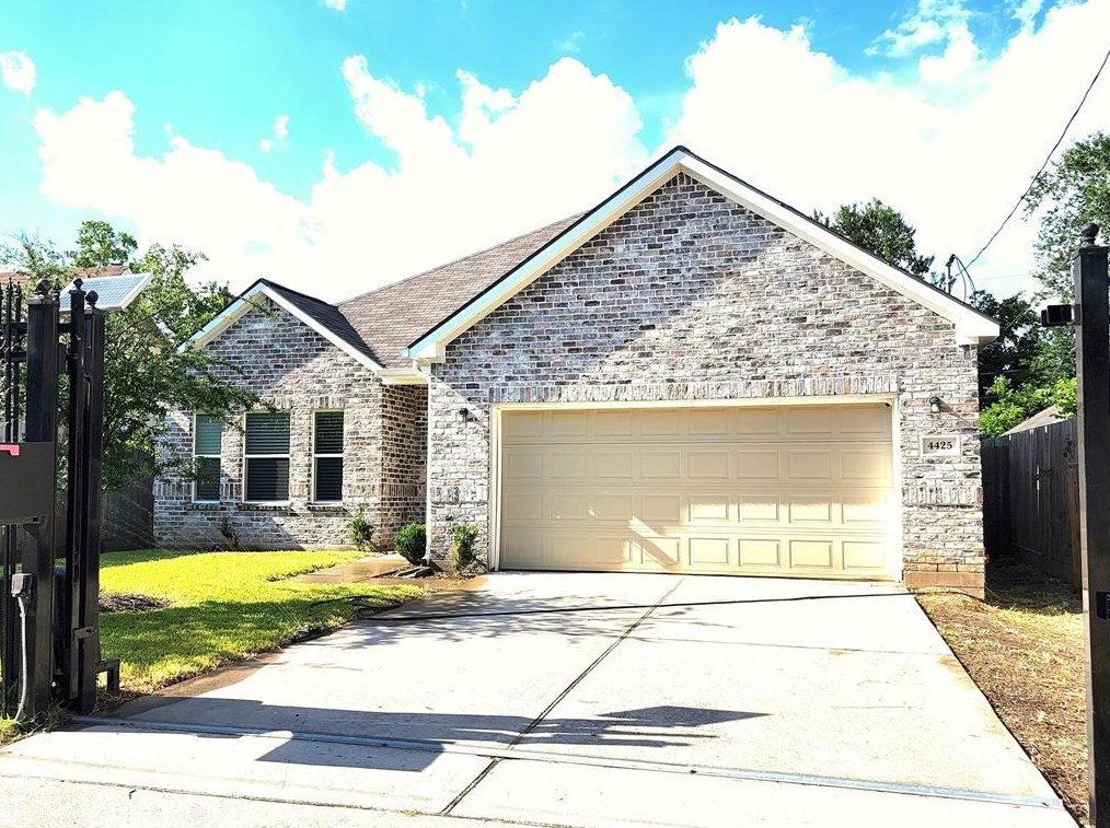 4425 Stassen St, Houston, TX 77051