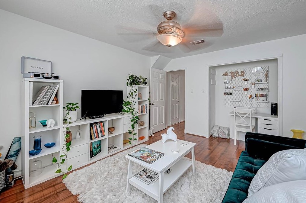 18015 Oakhampton Dr, Houston TX  77084-3261 exterior