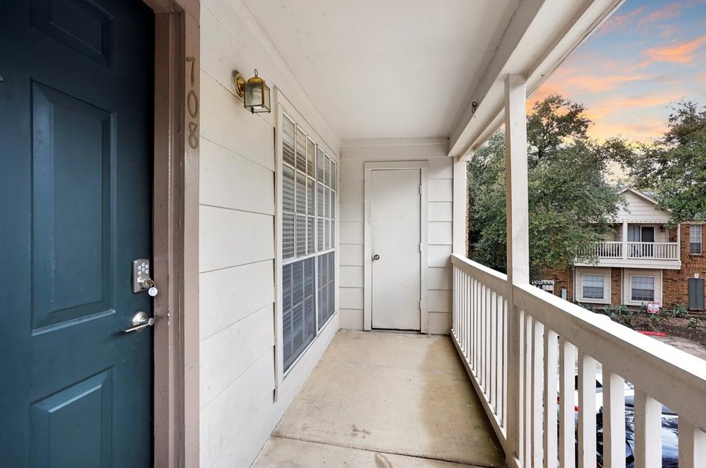 2626 Holly Hall St Apt 708, Houston, TX 77054