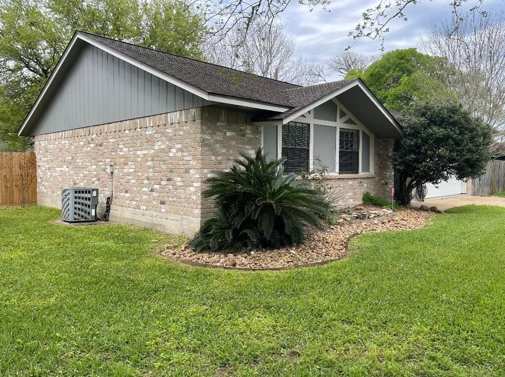 157 Forest Oaks Ln, Richwood TX  77566-5922 exterior