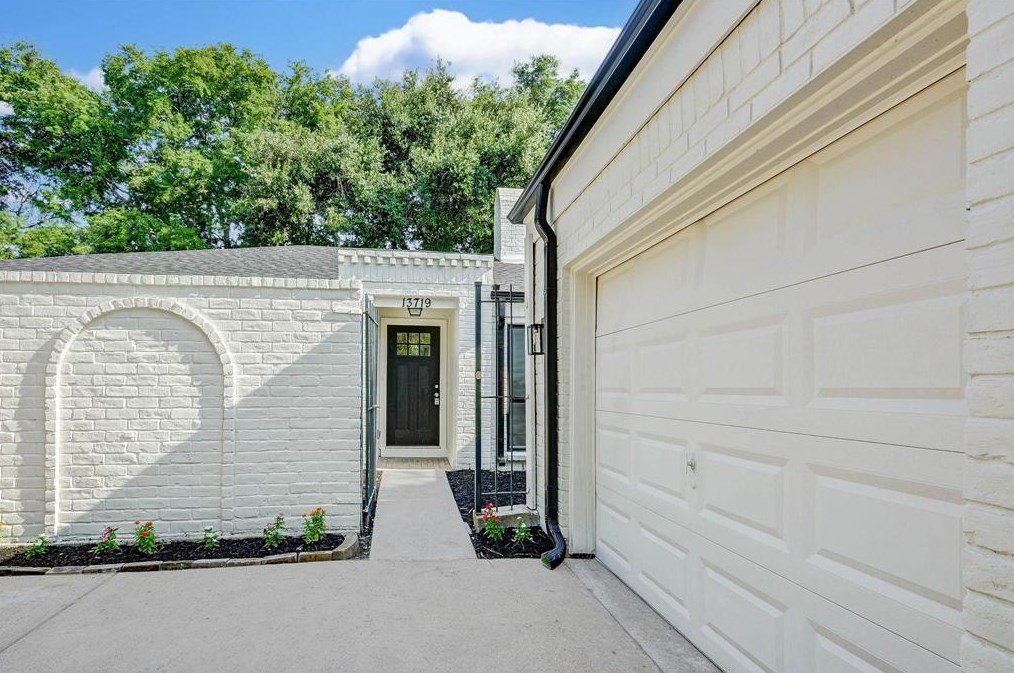 13719 Wickersham Ln, Houston TX  77077-5432 exterior