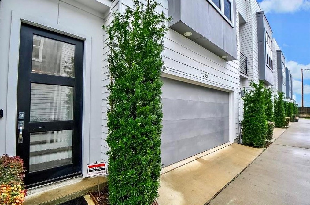3232 Lamar St, Houston, TX 77003-1914