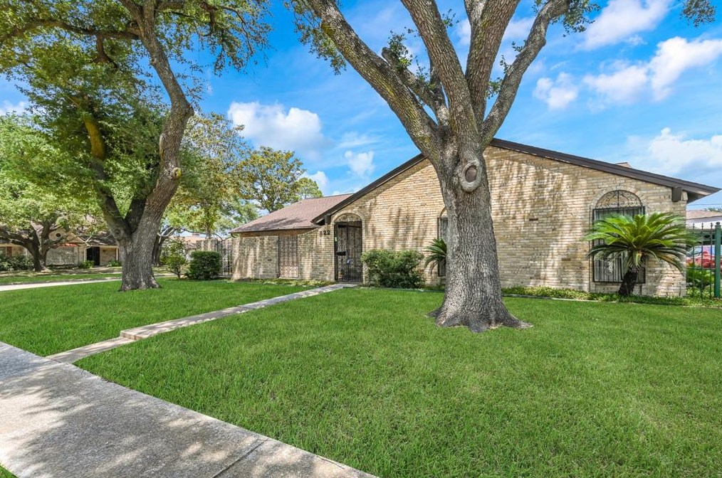 8522 Clarewood Dr, Houston, TX 77036-4714