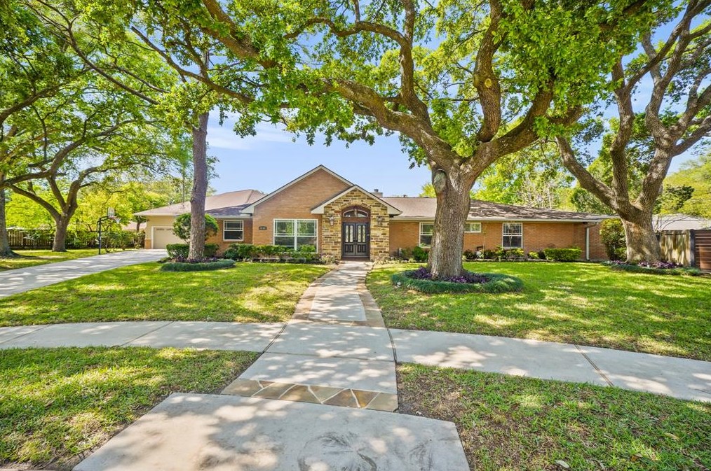 5166 Imogene St, Houston, TX 77096-2606