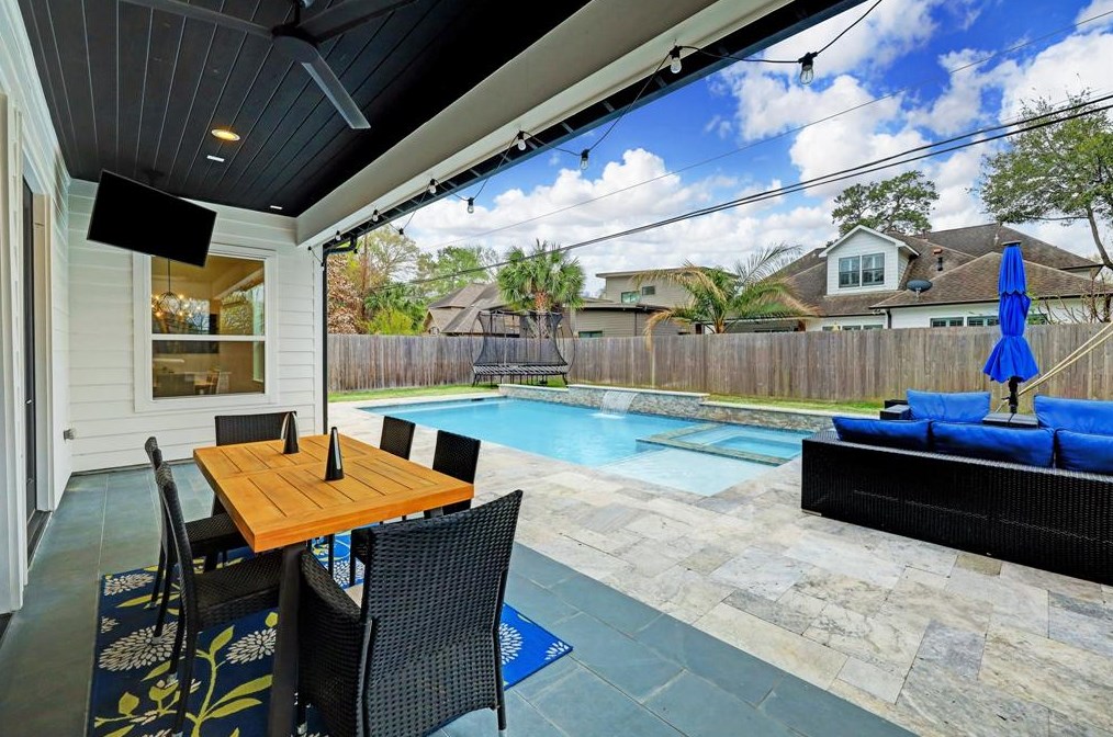 1345 Martin St, Houston TX  77018-2120 exterior