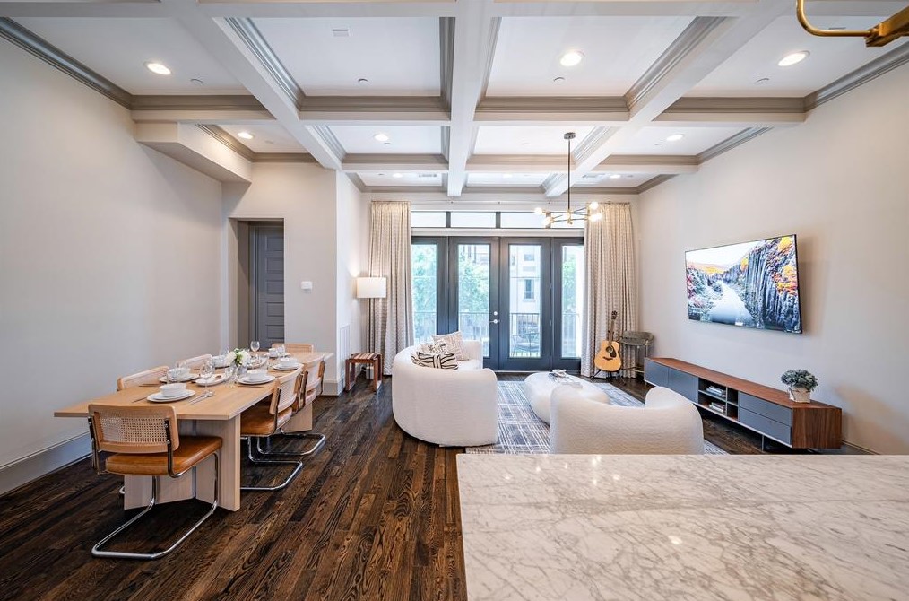 2905 Bering Dr, Houston, TX 77057-5705