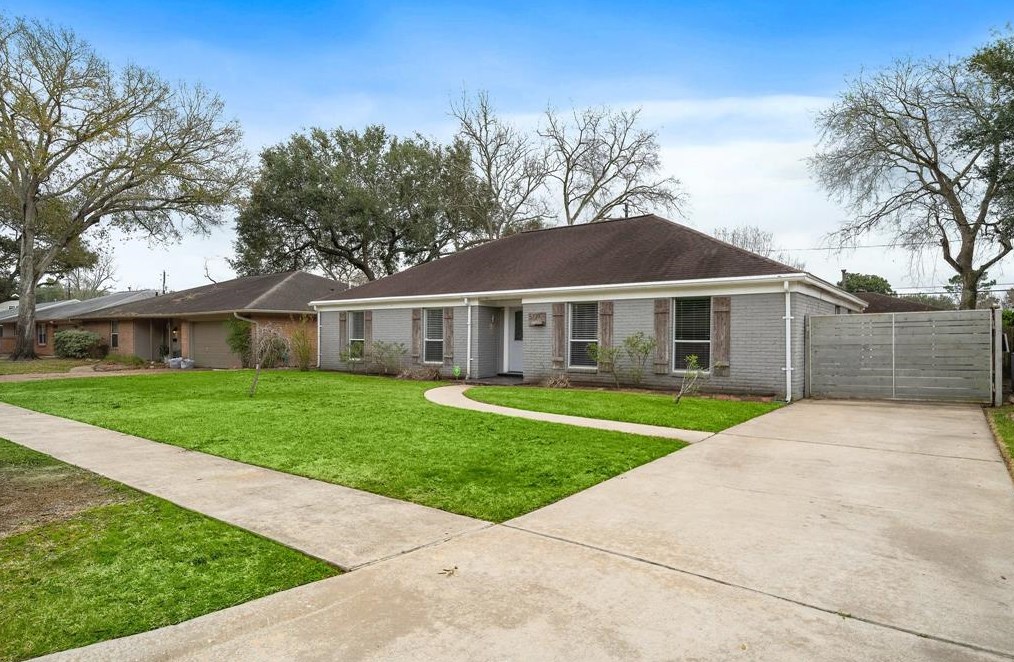 5727 Cerritos Dr, Houston, TX 77035